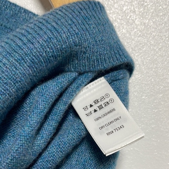 TAHARI Viridian Green Cashmere V-Neck Sweater - Picture 6 of 11